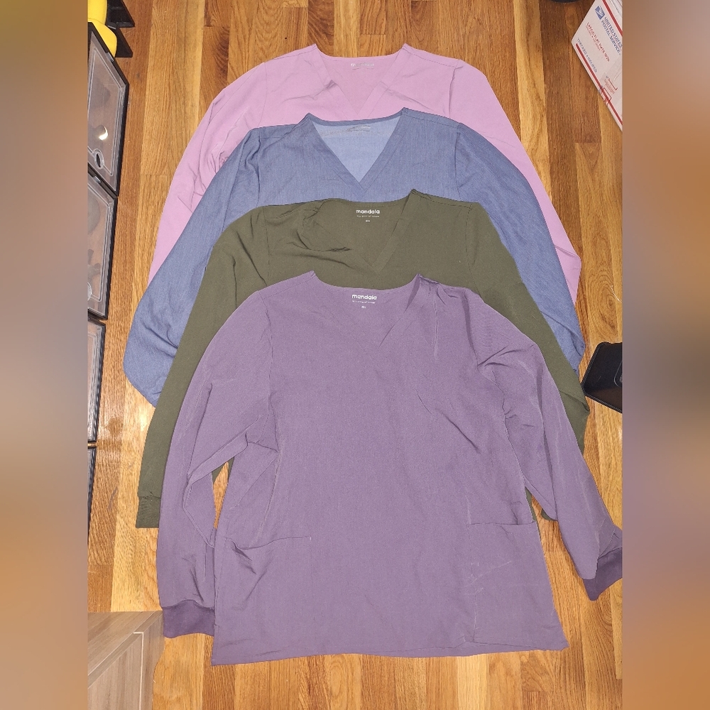 Monarcida Women's V-Neck Pocket Top - Purple